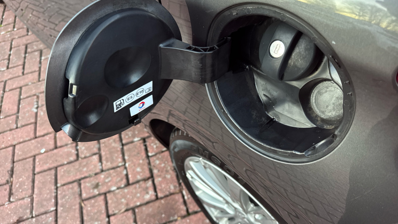 Peugeot 208 1.2 PureTech 82 Signature 5dr [Start Stop] Petrol Hatchback